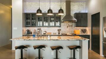 Geladeira, fogão, cooktop, lava-louças