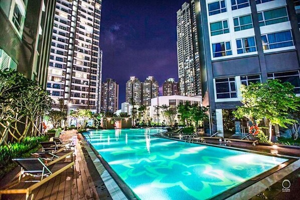 Outdoor pool - Vinhome Central Park Canh Apartment (Ho Chi Minh City)