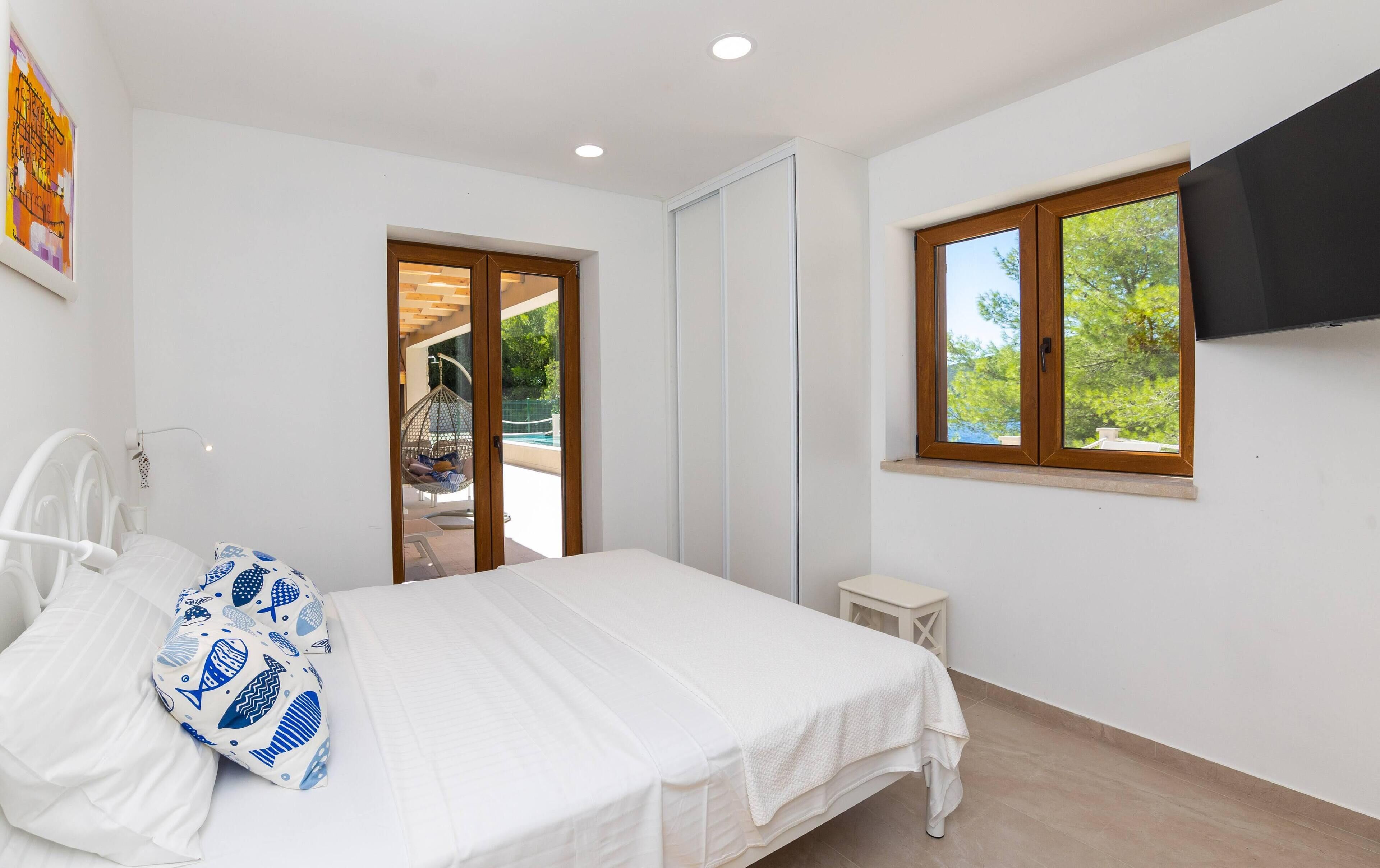 Exclusive Villa | 4 bedrooms, premium bedding, down comforters, laptop workspace