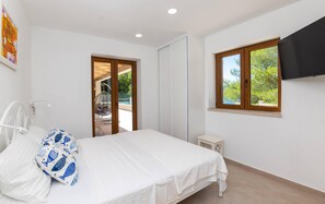 Exclusive Villa | 4 bedrooms, premium bedding, down comforters, laptop workspace