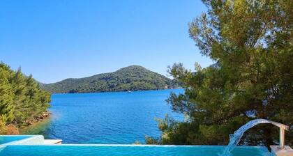 Beachfront Villa Brulupes