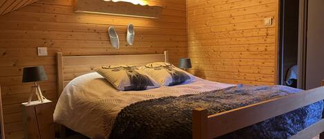 5 chambres, fer et planche à repasser, lit parapluie, Wi-Fi gratuit