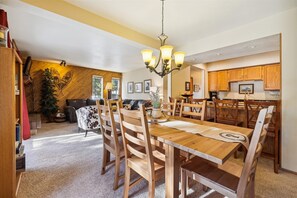 Lägenhet - 4 sovrum | Eget kök | Kylskåp, ugn, kaffe- och tebryggare och brödrost