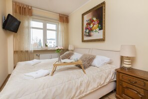 2 bedrooms, bed sheets - Gdynia Świętojańska Apartment by Renters (Gdynia)