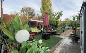 Apartment | Property grounds - Stunning Riverside 1-bed Apartment in North London (London)