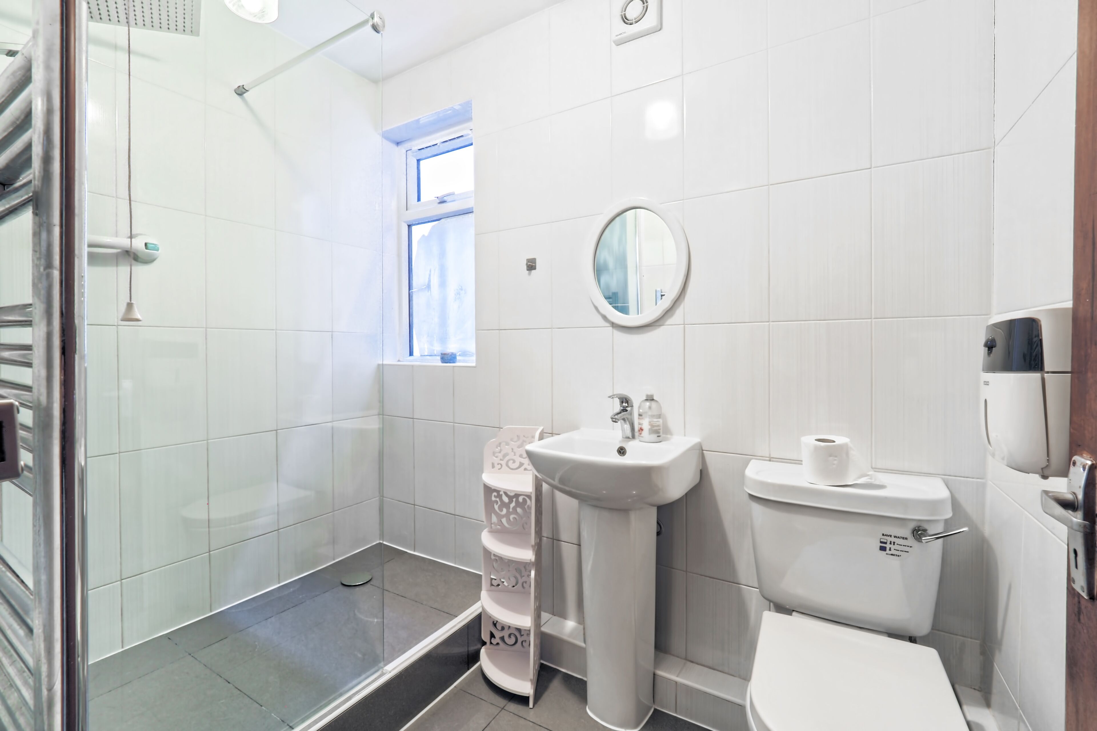 Apartment | Bathroom | Shower, hair dryer, towels