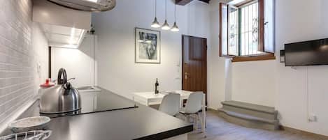 Apartamento | Cozinha privada | Geladeira grande, fogão, cooktop, lava-louças