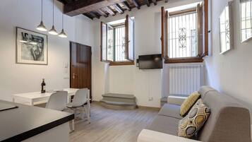 Apartamento | Área de estar | TV de tela plana 40 polegadas com canais digitais, TV