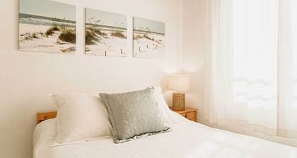 Apartment facing the sea, familiar and cozy.