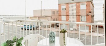 Apartment facing the sea, familiar and cozy.