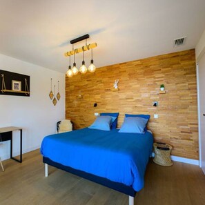 4 bedrooms, iron/ironing board, travel cot, free WiFi