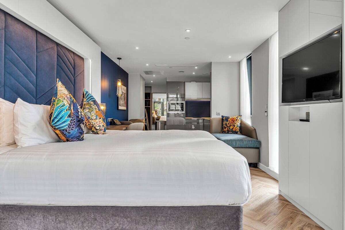 In-room safe, desk, laptop workspace, iron/ironing board
