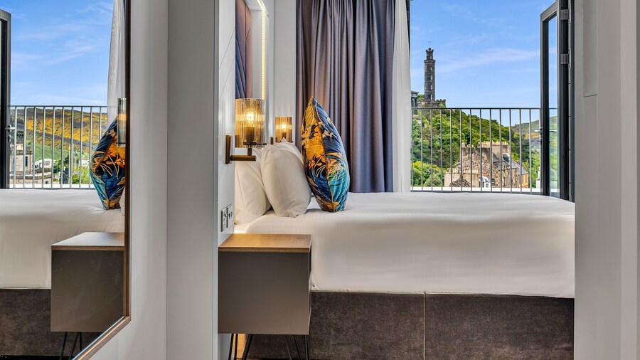 Roomzzz Edinburgh