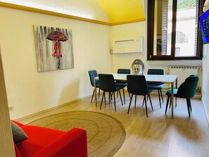Dining - ***COLOSSEUM STYLISH APARTMENT*** (Roma)