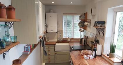 Shaftesbury, Dorset, cosy equipped stone cottage