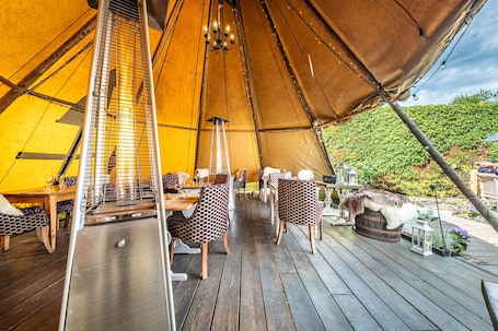 Restaurante al aire libre. Wiveton Bell