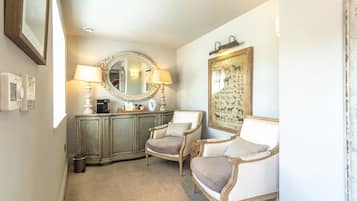 Deluxe Oda | 1 yatak odası, minibar, ayrı ayrı dekore edilmiş, ayrı ayrı döşenmiş