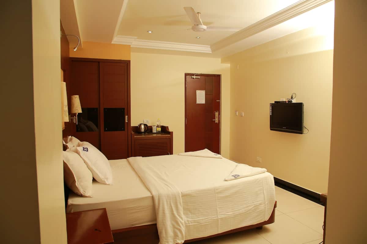 Standard Double Room | In-room safe, desk, laptop workspace, free WiFi