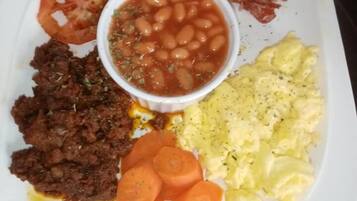 Free daily English breakfast