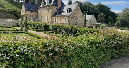 Studio dans une propriété de 28 Ha, tout confort, bordant la Mayenne