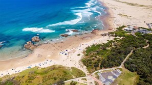 Beach nearby - Five Pines Beach House at Birubi, 20 Robinson St - pet friendly, aircon and WiFi (Anna Bay)