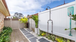 Property grounds - Fingal on Whitesands- all on ground level with air con, wi-fi and boat parking (Fingal Bay)