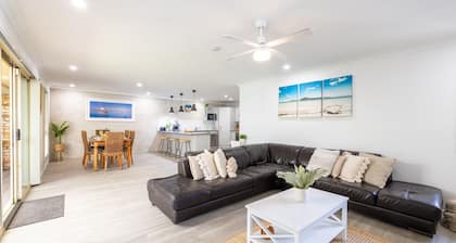 Fingal on Whitesands- all on ground level with air con, wi-fi and boat parking