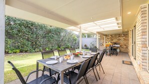 Outdoor dining - Fingal on Whitesands- all on ground level with air con, wi-fi and boat parking (Fingal Bay)