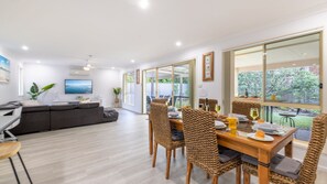 Dining - Fingal on Whitesands- all on ground level with air con, wi-fi and boat parking (Fingal Bay)