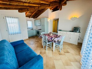 House | Private kitchen | Full-sized fridge, oven, stovetop, cookware/dishes/utensils