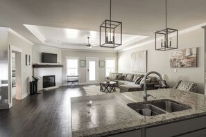 Smart-TV, Netflix, Hulu og strømmetjenester