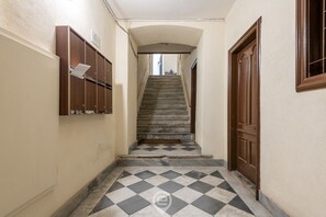 Interni
