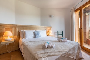1 bedroom, iron/ironing board, travel cot, WiFi - Casa Perla - Domus de Maria (Domus De Maria)