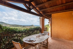 Outdoor dining - Casa Perla - Domus de Maria (Domus De Maria)