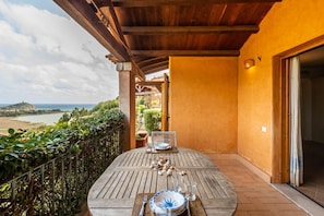 Outdoor dining - Casa Perla - Domus de Maria (Domus De Maria)