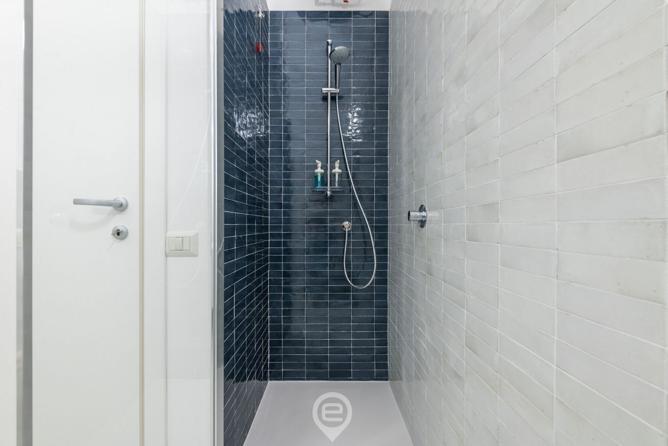 Dusche, Haartrockner, Bidet, Handtücher