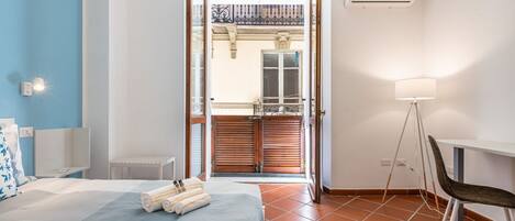 1 Schlafzimmer, Zimmersafe, Schreibtisch, Bügeleisen/Bügelbrett