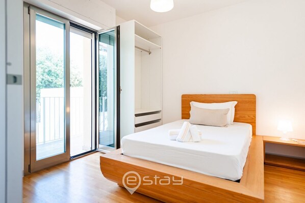 4 makuuhuonetta, silitysrauta/-lauta, Wi-Fi, vuodevaatteet