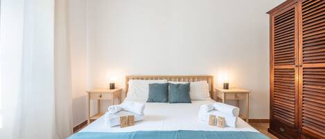 4 chambres, fer et planche à repasser, Wi-Fi, draps fournis