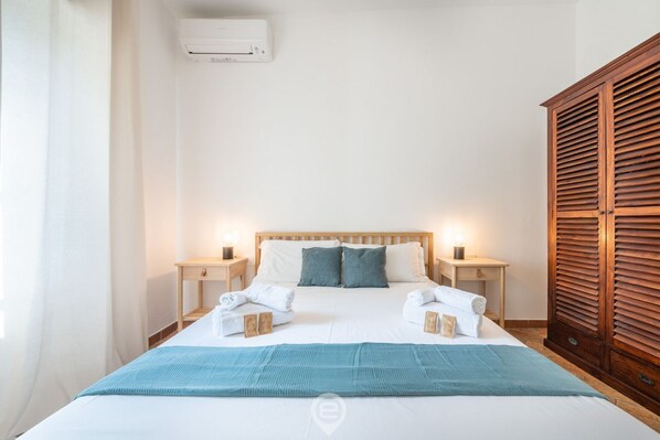 4 chambres, fer et planche à repasser, Wi-Fi, draps fournis