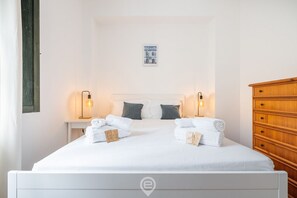 4 chambres, coffres-forts dans les chambres, fer et planche à repasser