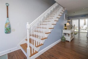 1st Floor Living - Amazing Beachside Pool Home 5 Bedrooms - Summer Days Cooler NIghts (Wilbur by the Sea)
