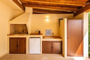 Réfrigérateur, micro-ondes, plaque de cuisson, lave-vaisselle