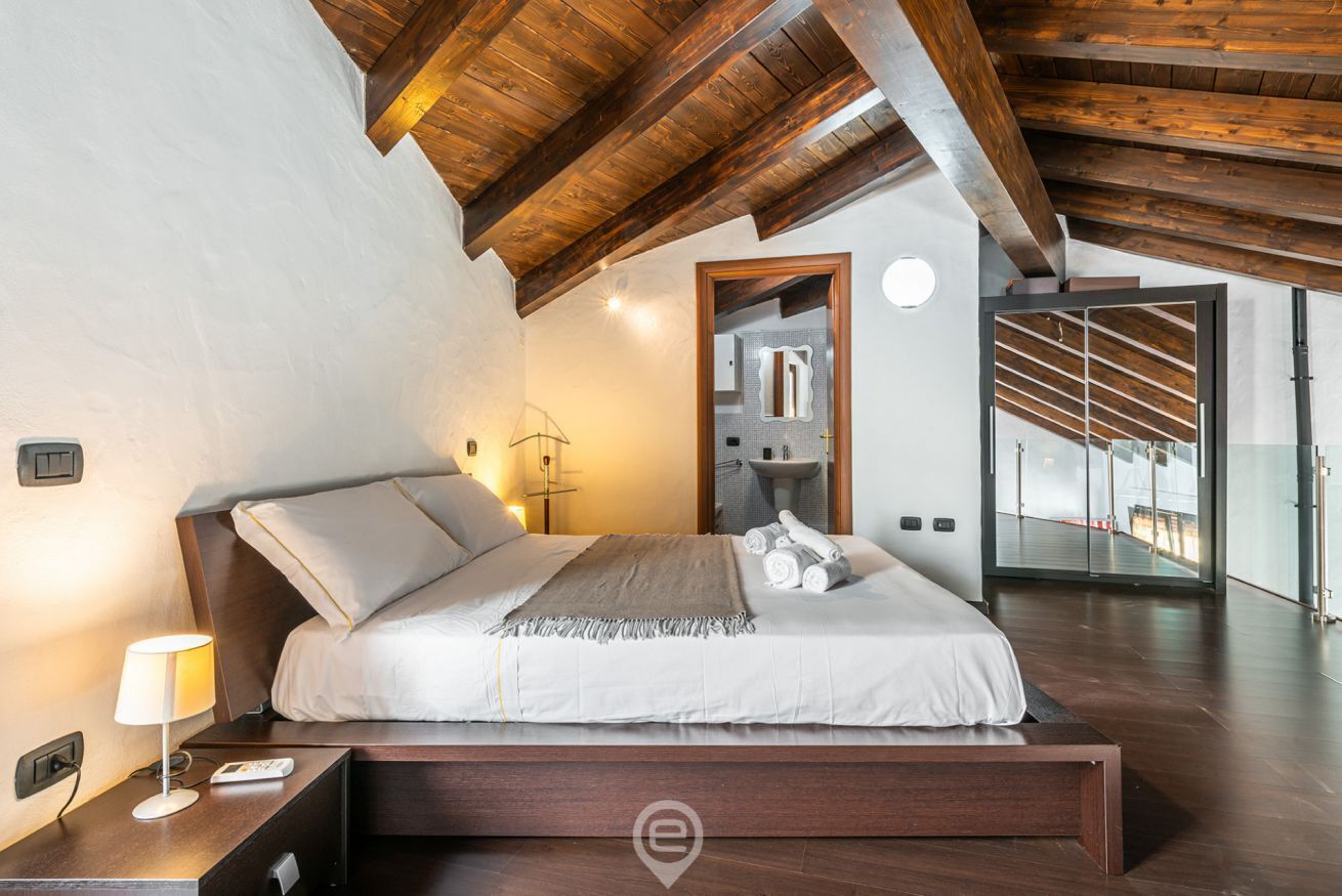 2 bedrooms, iron/ironing board, travel cot, WiFi