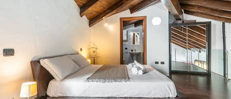 2 bedrooms, iron/ironing board, travel cot, WiFi