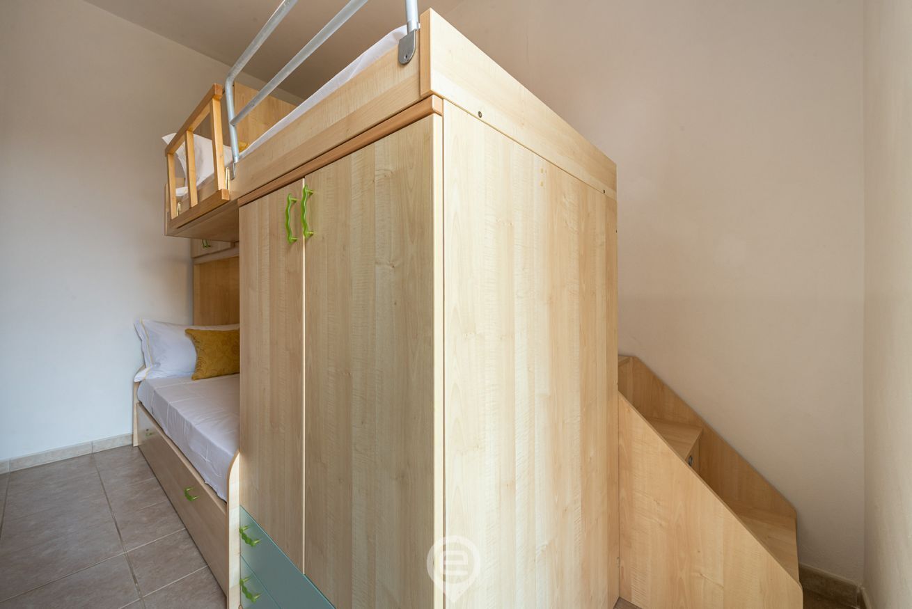 2 bedrooms, iron/ironing board, travel cot, WiFi