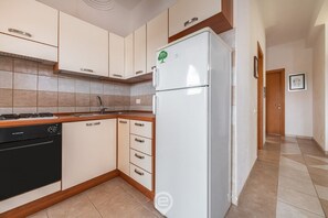 冰箱、烤箱、炉灶、烤面包机