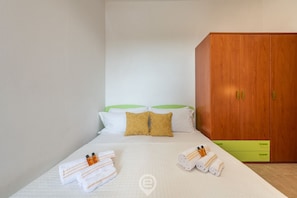 2 bedrooms, iron/ironing board, travel cot, WiFi