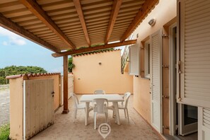 屋外ダイニングエリア