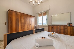 4 Schlafzimmer, Bügeleisen/Bügelbrett, WLAN, Bettwäsche